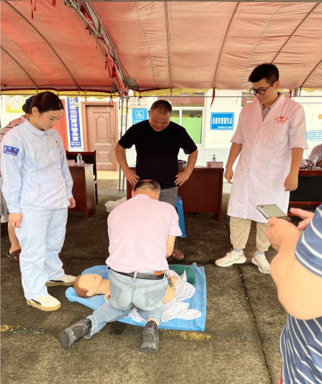 践行初心使命 共筑健康防线 ——福建医科大学附属第一医院急诊医学中心党支部7月党建活动纪实