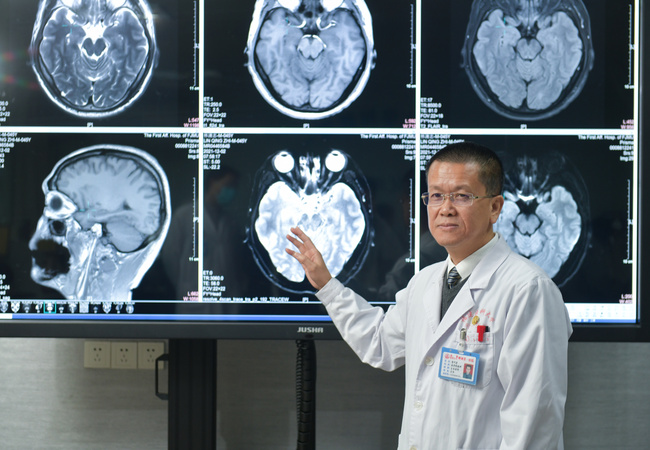 回迁福州40周年『师者如光，微以致远』师德故事专辑征文丨影像拓路，师者如炬—致敬曹代荣教授