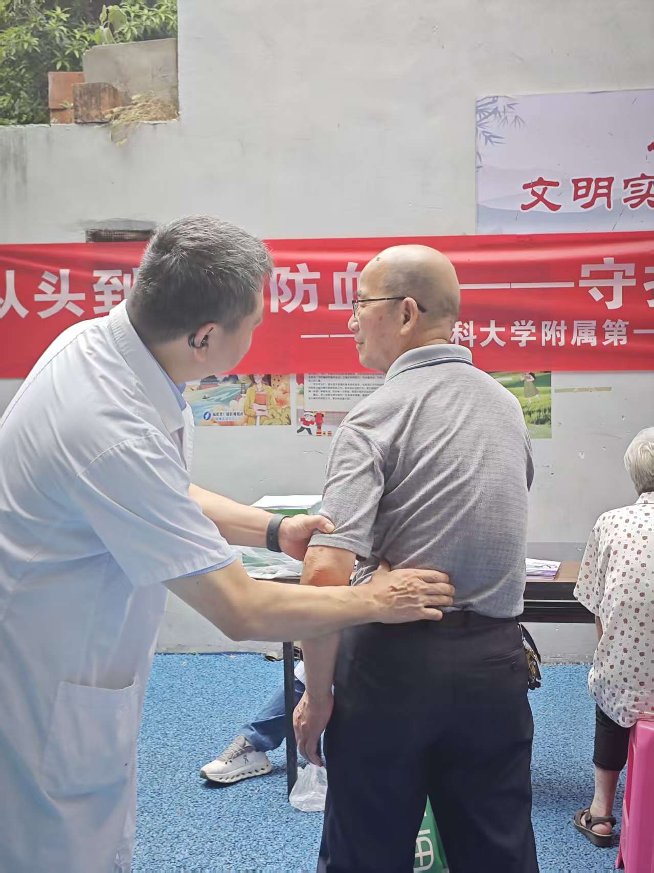 防栓科普“走新”更“走心” 福医附一医院血管外科从病房至社区，“从头到脚”护健康