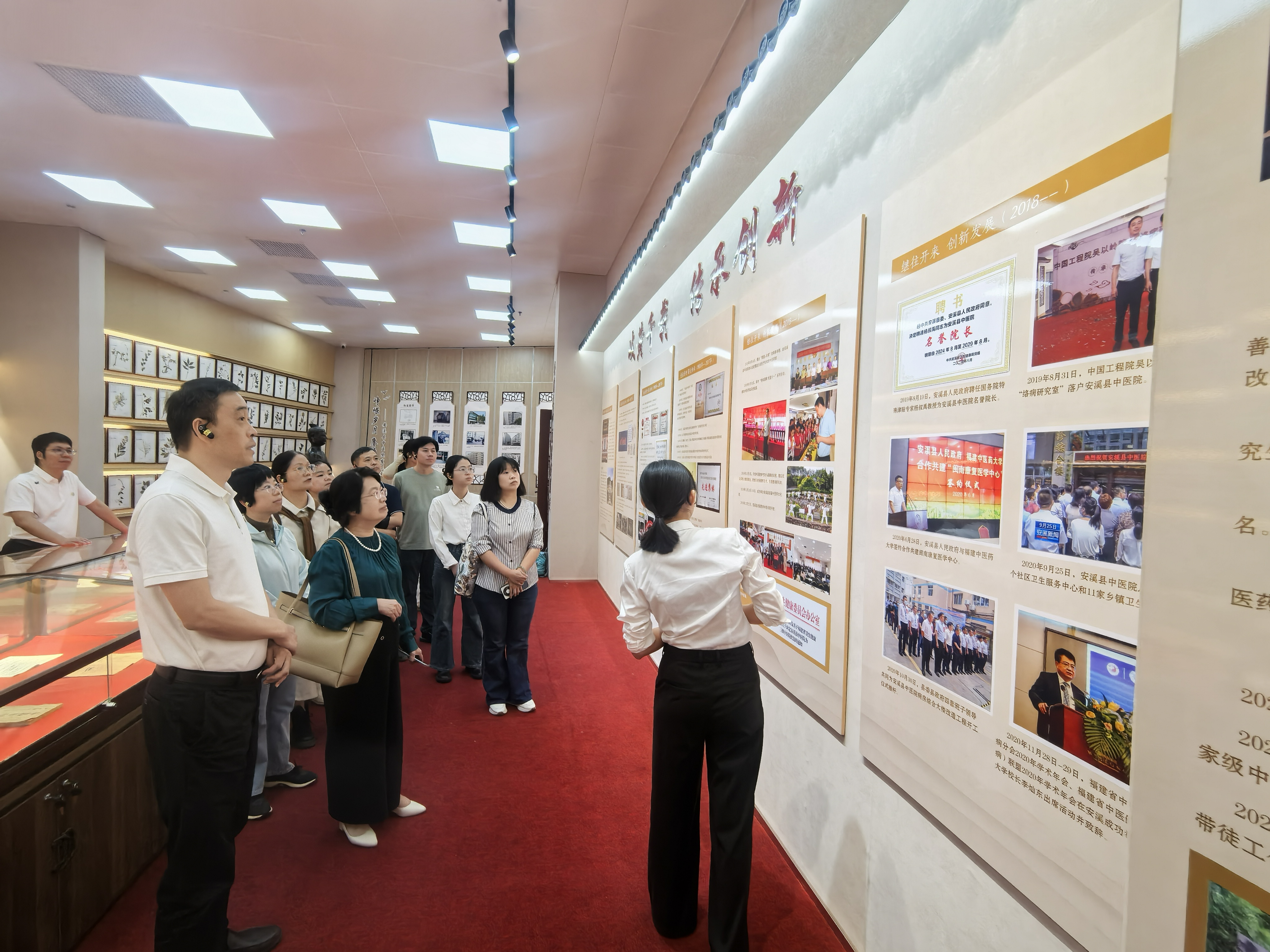 “情暖金秋，爱在重阳”中医药健康义诊暨中医药文化周