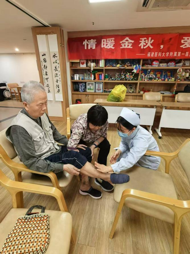 情暖金秋，爱在重阳——我院心血管内科党支部携手社区共筑老年健康防线