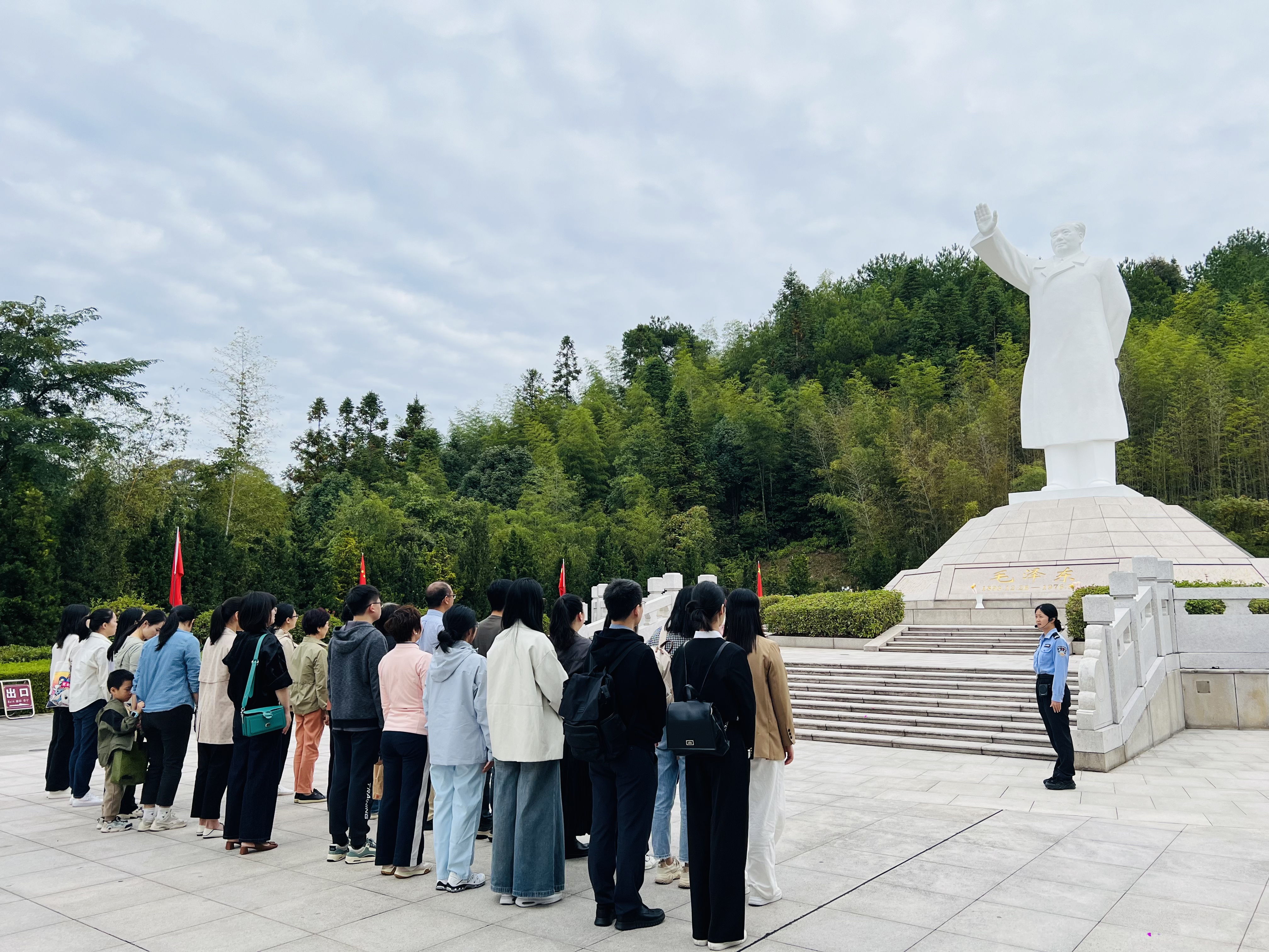 红色古田践行初心，健康使命守护老区 ——我院眼科、产科、生殖医学中心党支部联合开展主题党日活动