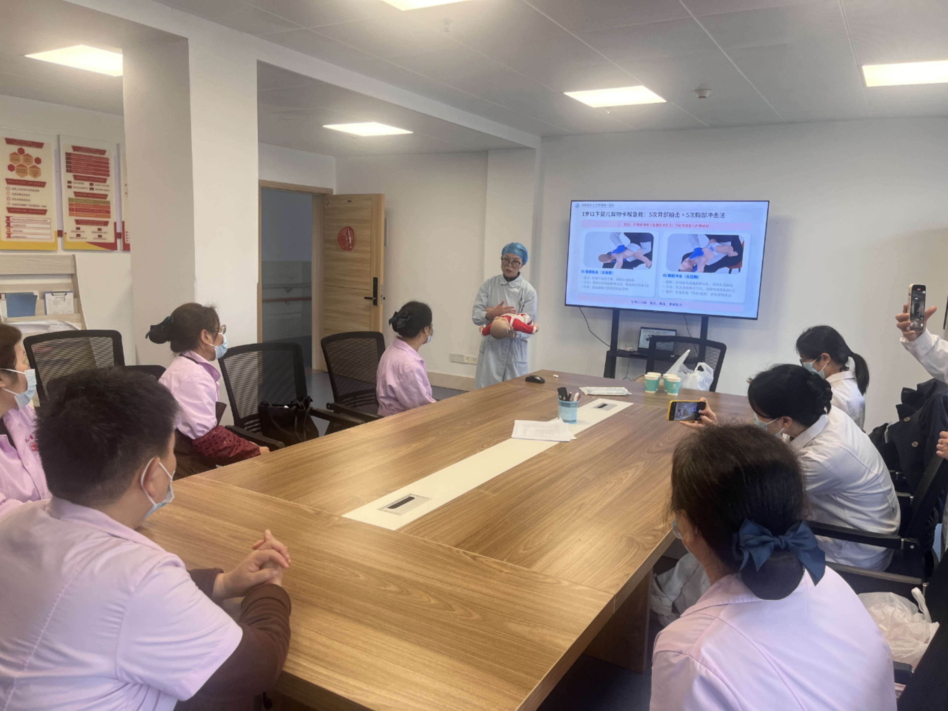 党建引领护成长 情暖童心筑未来 ——福医附一医院儿科党支部赴宁德市福利院开展主题党日活动