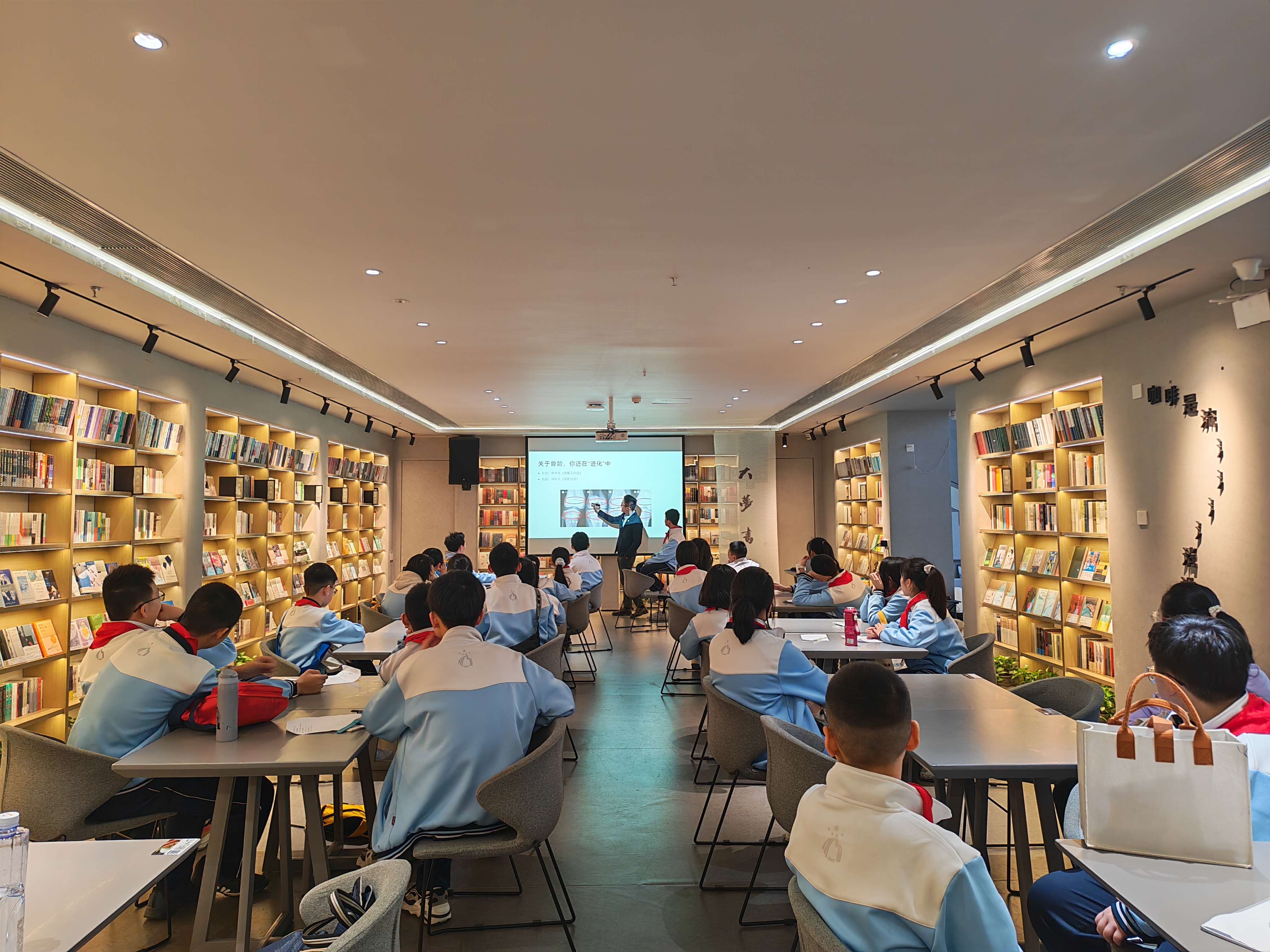 探生命真谛铸科学信仰——福医附一医院教育处学院办党支部与闽江学院附属中学师生联合开展主题党日活动