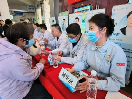 早诊早治，守护“胃”来 ——福医附一医院胃肠外科第二党支部、内镜中心党支部前往闽侯县医院开展胃癌早筛早诊专家义诊活动