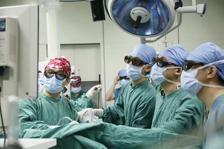 我院胸外科在国内首用3D胸腔镜微创技术成功为患者实施肺癌切除手术