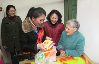 关爱孤寡  赠药送暖行--院团委开展“邻里守望，情暖八闽”主题志愿服务活动