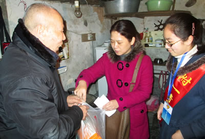 关爱孤寡  赠药送暖行--院团委开展“邻里守望，情暖八闽”主题志愿服务活动