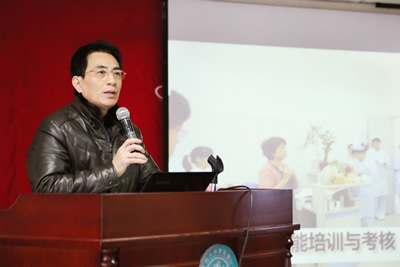 回顾与展望  我们在路上--记2014年全院护士大会