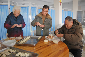 护养中心开展冬至日“包饺子”活动