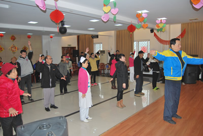 福建医大附一护养中心“七彩生活”--学习太极拳