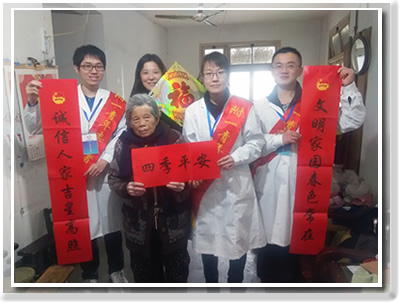 隆冬学子喜入雁塔   迎春送暖关爱老人
