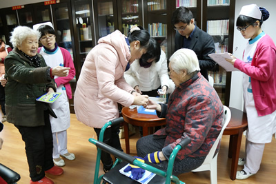 福建医大附一护养中心“爱心加油站”--糖尿病科普与义诊活动