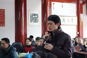 青春雷锋月 爱心助盲行——院团委开展“感恩对话，健康宣讲”关爱盲人志愿者活动