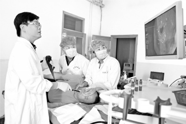 【图片新闻】《新疆日报》援疆特刊报道我院援疆专家动态