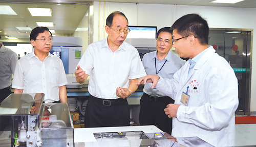 『高水平医院建设系列报道』省委书记尤权、省长于伟国莅临我院调研高水平医院建设情况