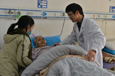 妙手施术创奇迹  期颐老人获新生