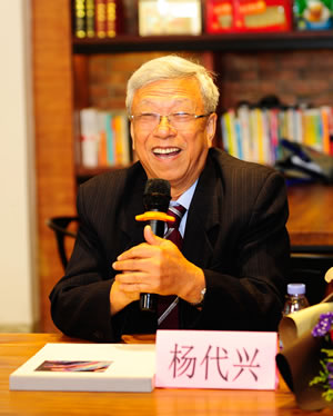 无影灯下的手术刀闪闪发光　显微镜下的病理人默默无闻--《中国病理人的足迹》走进福建 探寻我院两位老病理人的一生