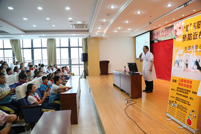 “目”浴阳光  预防近视--我院举办2017年“爱眼日”系列活动