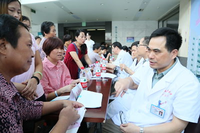 欣康家园  “乳”此美丽--我院乳腺癌综合治疗团队举办关爱女性乳腺健康大型义诊活动