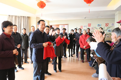 春节慰问暖人心  护养院内显温情——李德金副省长一行莅临护养中心慰问长者