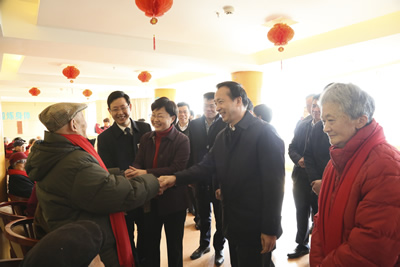 春节慰问暖人心  护养院内显温情——李德金副省长一行莅临护养中心慰问长者