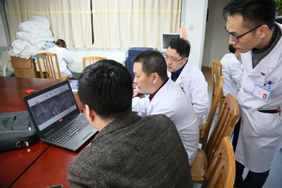 福建首台、全国第六台ROSA机器人落户附一医院，已成功连续开展手术