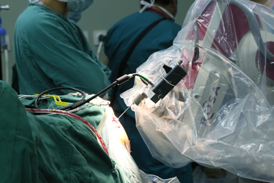 福建首台、全国第六台ROSA机器人落户附一医院，已成功连续开展手术