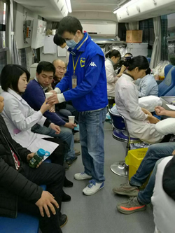 暖冬献血，附一“蓝马甲”在行动！