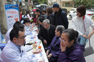 义诊先行强宣传 高危筛查广惠民——我院开展脑卒中高危人群筛查宣传义诊活动