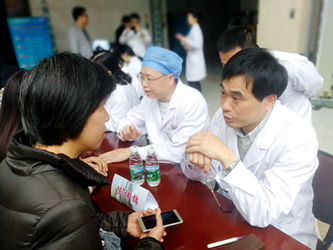 改善医疗服务  关爱女性乳腺健康——我院举办国际劳动妇女节关爱女性乳腺健康大型义诊活动