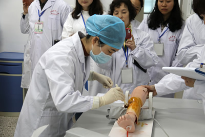 南昌大学师生到我校进行大学生临床技能竞赛学习交流