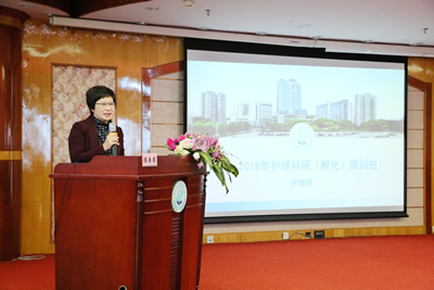 护理部举办2018年护理科研（孵化）强训班