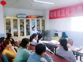 抗癌路上  你我同行——我院化疗一区开展全国肿瘤防治宣传周活动