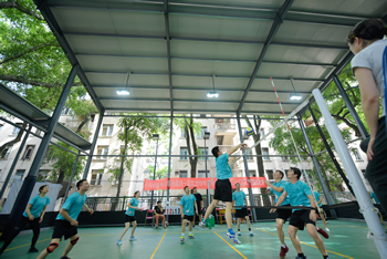 我院举办首届职工气排球团体赛