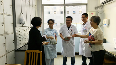 粽香传情迎端午——院工会举办端午节包粽子送粽子活动