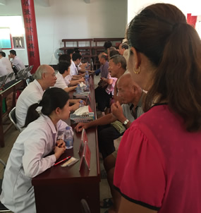 『致敬医师节』我院六个党支部联合开展送服务下基层党建活动