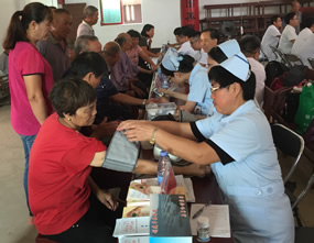 『致敬医师节』我院六个党支部联合开展送服务下基层党建活动