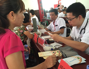 『致敬医师节』我院六个党支部联合开展送服务下基层党建活动