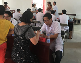 『致敬医师节』我院六个党支部联合开展送服务下基层党建活动