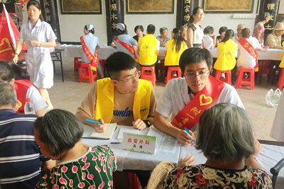 『致敬医师节』我院青年医务工作者参加李嘉诚基金会2018年全国医学生暑期医疗扶贫之闽清坂东义诊活动