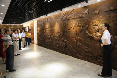 重温院史  感受附一发展巨变--我院组织离退休老同志和中层干部参观医院院史馆