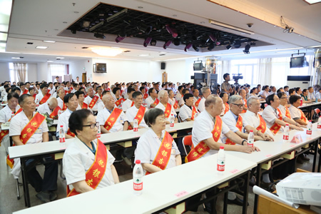 『致敬医师节』秉承初心 再接再厉——我院隆重举行首个“中国医师节”表彰大会