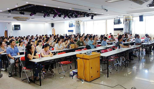 美国Robin Patel 教授、汤一苇教授和上海华山医院张文宏教授来我院做报告