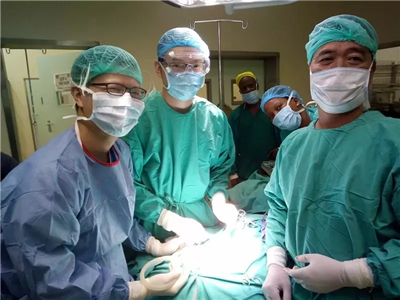 『援非事迹』非洲新生儿患上罕见病，福建援博医生勇“拆弹”
