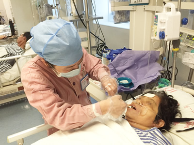 立足岗位学慕容  用心服务暖人心