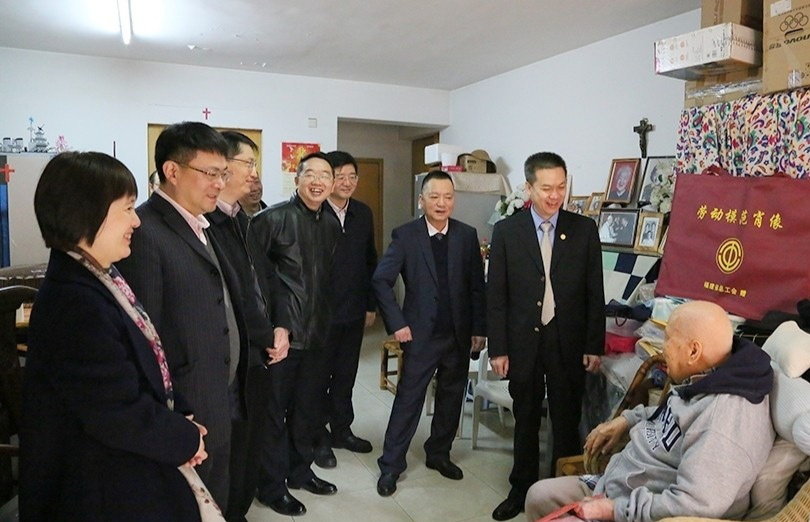 『附一风貌』节前慰问送祝福  深情关怀暖人心