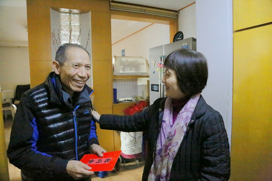 『附一风貌』节前慰问送祝福  深情关怀暖人心