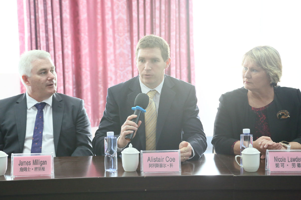 澳大利亚议员一行参访我院康复医院和护养中心