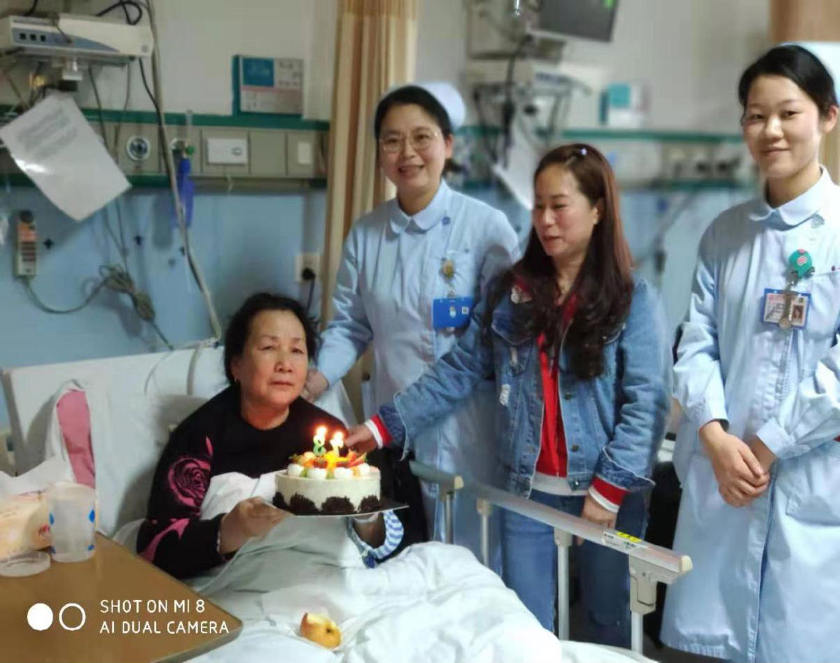 病房里也有感动  医患亲如一家人 ——我院心内科医护人员为患者庆祝生日